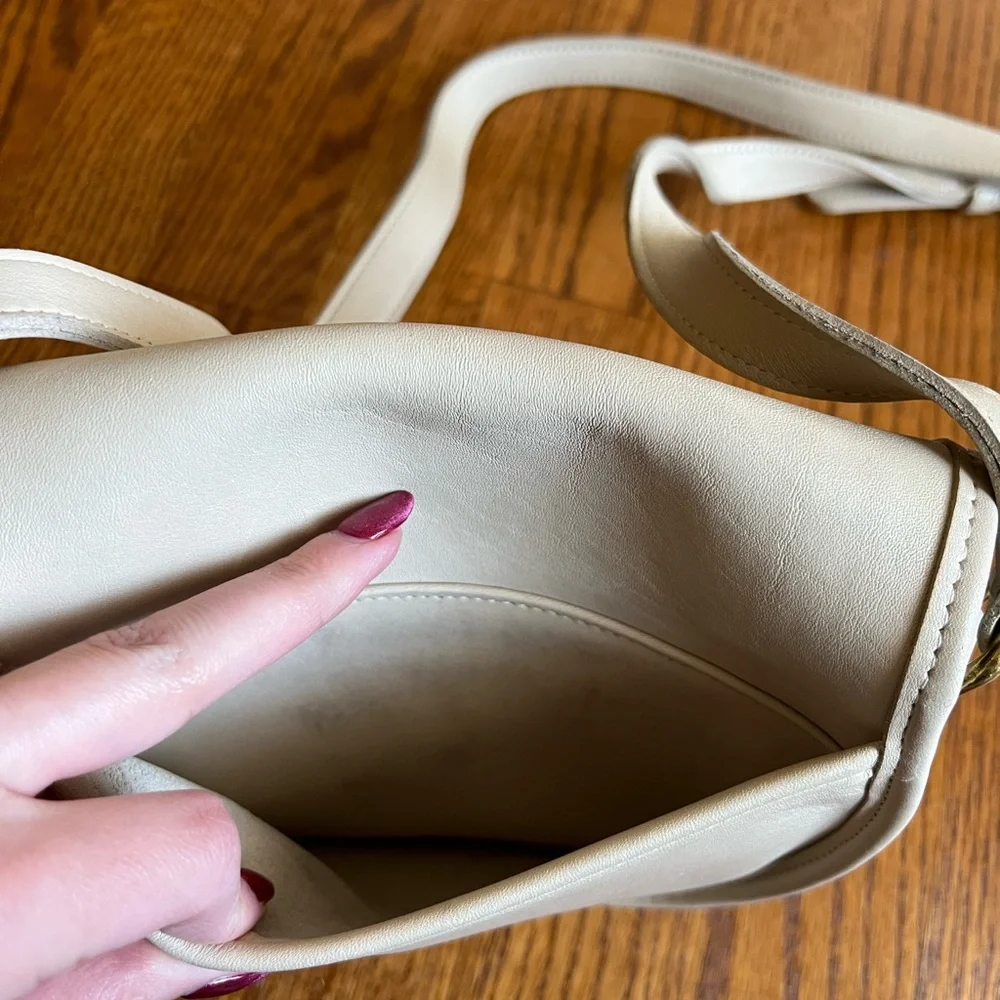 ⚪️COACH: White vintage Legacy flap purse, crossbody w/metal turn lock, preowned